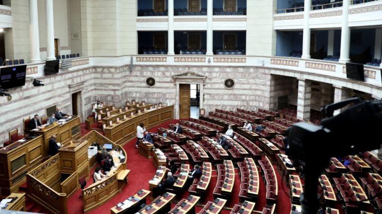 Παρακολουθήστε LIVE τη συζήτηση στη Βουλή για την κύρωση της Ελληνογαλλικής Συμφωνίας