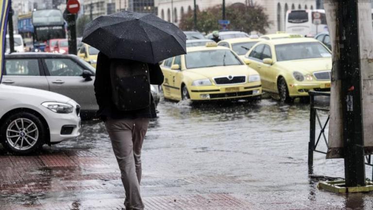 Προβλήματα στους δρόμους από τη βροχή - Πού έχει μποτιλιάρισμα - Δείτε live την κίνηση