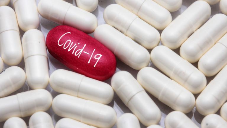Κορωνοϊός: Το χάπι της Merck μειώνει «κατά 50% τον κίνδυνο νοσηλείας ή θανάτου»
