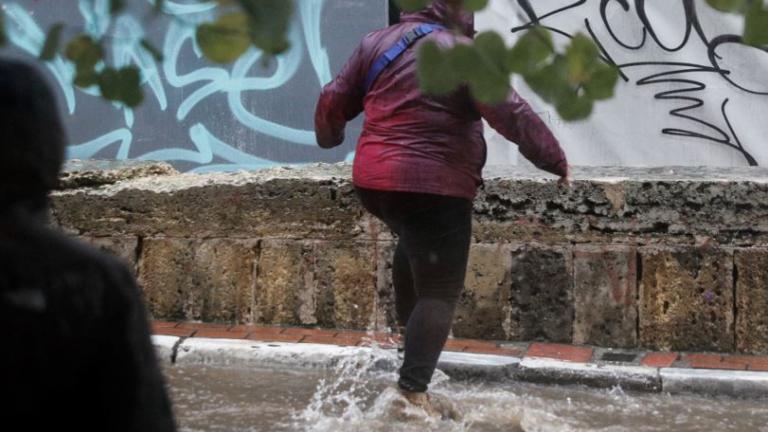 Προβλήματα στην Αττική λόγω της έντονης βροχόπτωσης και των ισχυρών ανέμων