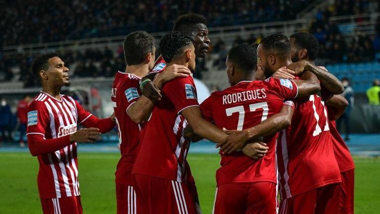 Αγκαλιάζουν την πρόκριση με νίκη ο Ολυμπιακός και ΠΑΟΚ