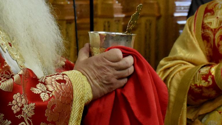 Μυτιλήνη-Μυχού: Πέθανε 79χρονος από κορονοϊό-Ιερέας κοινωνούσε τους πιστούς ενώ ήταν θετικός