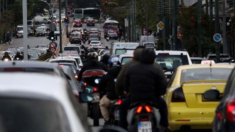 Προβλήματα στους δρόμους Αθήνας και Πειραιά - Πού έχει μποτιλιάρισμα - Δείτε live την κίνηση 