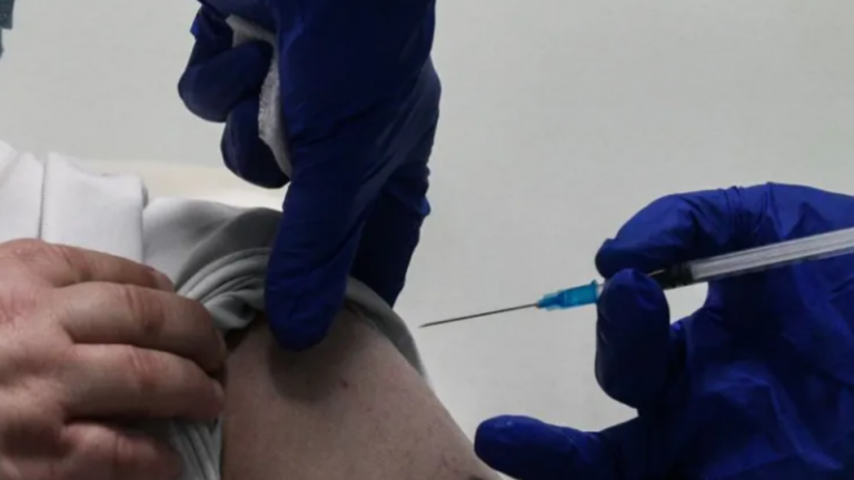 Σε ικανοποιητικούς ρυθμούς η τρίτη δόση, έχουν ήδη εμβολιαστεί πάνω από 900.000 πολίτες