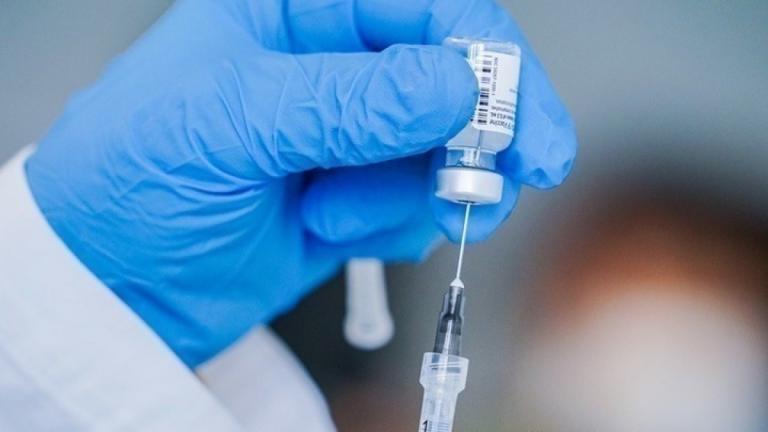 Η τρίτη δόση του εμβολίου φαίνεται ότι προσφέρει ισχυρή ανοσολογική απάντηση έναντι του SARS-CoV-2, μειώνοντας δραματικά τα επεισόδια σοβαρής νόσου και νοσηλείας