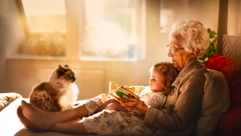 Γιατί οι γιαγιάδες νιώθουν μεγαλύτερη χαρά όταν έρχονται σε επαφή με τα εγγόνια τους, παρά με τα ίδια τους τα παιδιά