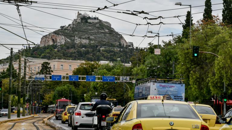 Δυσκολίες για τους οδηγούς στους δρόμους Αθήνας και Πειραιά - Πού έχει μποτιλιάρισμα - Δείτε live την κίνηση 