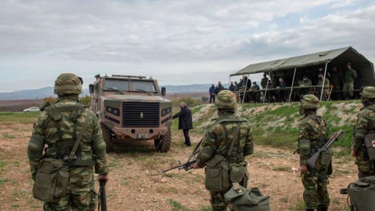 Επίδειξη των δυνατοτήτων του ελληνικού τροχοφόρου "Οπλίτης" στη διεύθυνση Πεζικού
