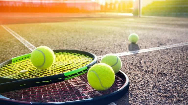 «Όλα τα πιτσιρίκια του την πέφτουν, ακόμα και μανάδες, πόσο να αντισταθεί;» – Προκαλεί ο πατέρας του προπονητή τένις