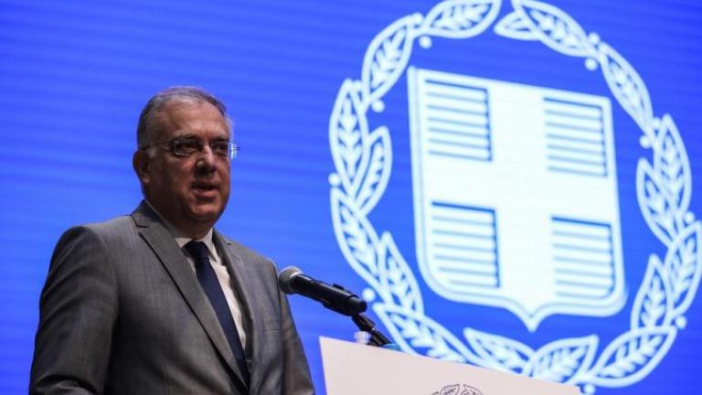 Θεοδωρικάκος: «Ξηλώνει» την ηγεσία της Άμεσης Δράσης – Τα πέντε μέτρα που ανακοίνωσε