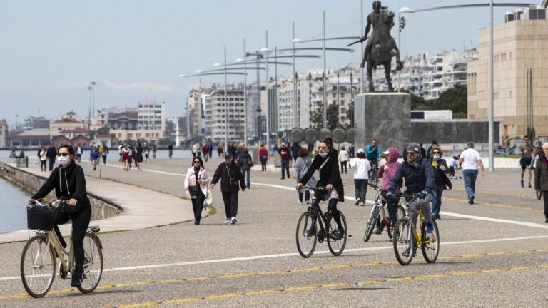 Η πανδημία απλώνεται, τα νοσοκομεία γεμίζουν, οι ανεμβολίαστοι δεν πείθονται και η πρόβλεψη εφιαλτική