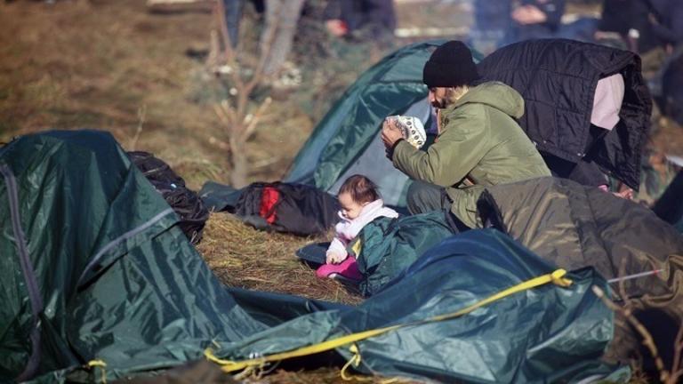 χιλιάδες απελπισμένοι μετανάστες έχουν παγιδευτεί εν μέσω ψύχους στα σύνορα Πολωνίας- Λευκορωσίας
