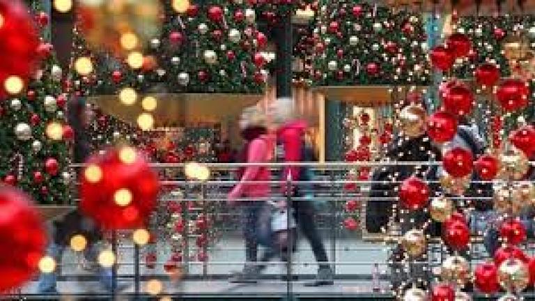 Υποτονική η κίνηση στη χριστουγεννιάτικη αγορά