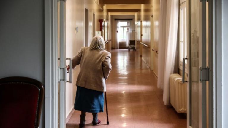 Αυξημένοι θάνατοι ηλικιωμένων σε μονάδες φροντίδας με ανεμβολίαστο προσωπικό