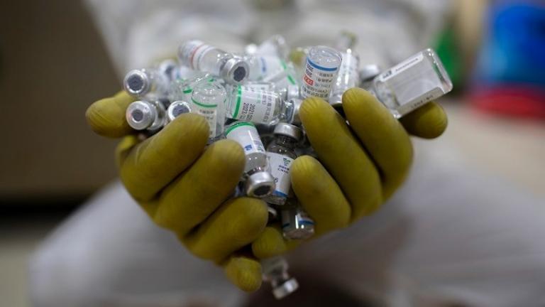 Ισραήλ: Η αναμνηστική δόση του εμβολίου της Pfizer προστατεύει απέναντι στην παραλλαγή Όμικρον