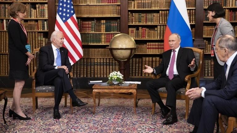 Κρεμλίνο: Ο Πούτιν είπε στον Μπάιντεν ότι θα ήθελε να τον συναντήσει από κοντά