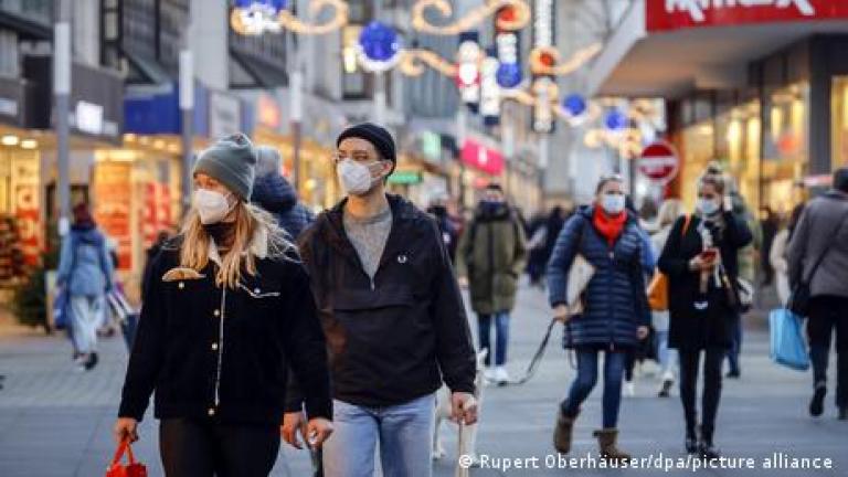 Στα πρόθυρα νέων περιορισμών η Γερμανία - Μέτρα και για εμβολιασμένους 