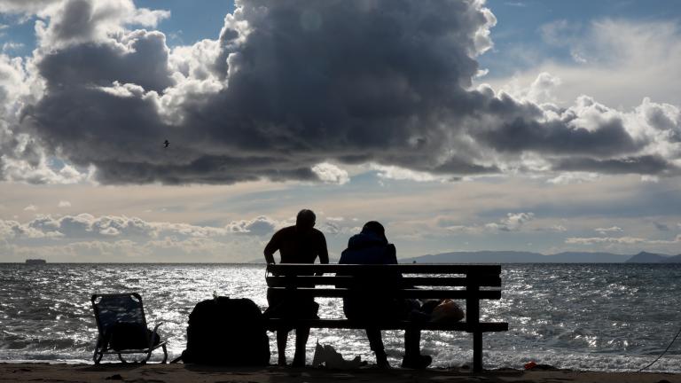 Καιρός: Τοπικές βροχές και σποραδικές καταιγίδες την Τετάρτη 8/12 - Άνεμοι έως 7 μποφόρ