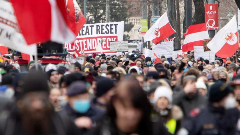 Αυστρία-Covid-19: Δεκάδες χιλιάδες διαδηλωτές κατά της καραντίνας