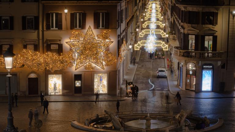 Χιλιάδες Ιταλοί ακυρώνουν τις χριστουγεννιάτικες διακοπές τους - Υποχρεωτική και πάλι η μάσκα σε ανοικτούς χώρους