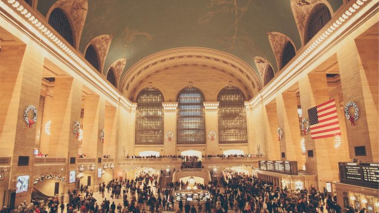 Covid-19-Δήμαρχος της Νέας Υόρκης: Υποχρεωτικός εμβολιασμός για όλο τον ιδιωτικό τομέα