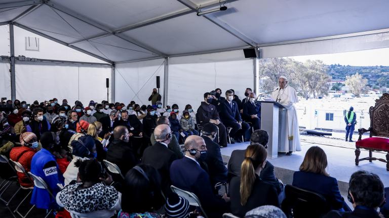 Πάπας Φραγκίσκος στη Λέσβο: Ας βρούμε το θάρρος να ντραπούμε μπροστά σε αυτά τα παιδιά
