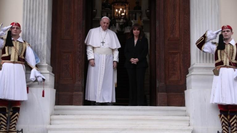 Στο Προεδρικό Μέγαρο ο Πάπας Φραγκίσκος - LIVE οι ομιλίες