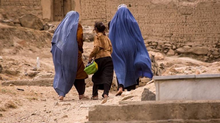 Αν και οι διαδηλώσεις απαγορεύονται από τη νέα εξουσία του Αφγανιστάν, οι αρχές έδωσαν το «πράσινο φως» για την οργάνωση αυτής της πορείας