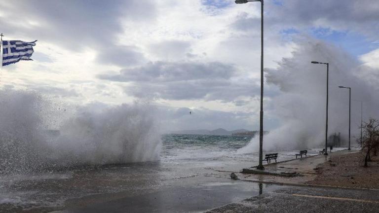 Σε εξέλιξη το νέο κύμα κακοκαιρίας με βροχές και θυελλώδεις νοτιάδες