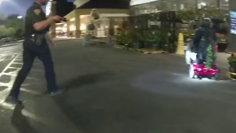 ΗΠΑ: Αστυνομικός σκότωσε με εννέα σφαίρες πολίτη σε αναπηρικό αμαξίδιο