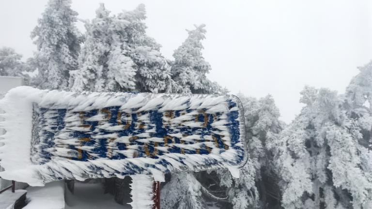 Σε ποιους δρόμους στην Αττικής έχει διακοπεί η κυκλοφορία λόγω χιονόπτωσης 