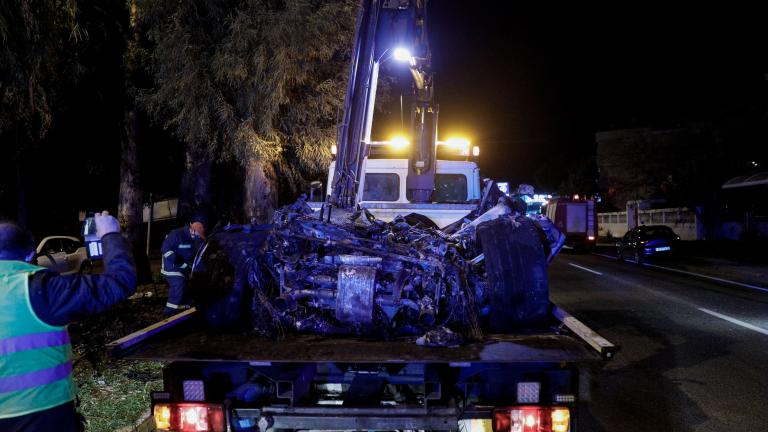 Σοκαριστικό τροχαίο δυστύχημα στη Βούλα: Νεκρός ο 45χρονος οδηγός του πολυτελούς οχήματος (ΒΙΝΤΕΟ)