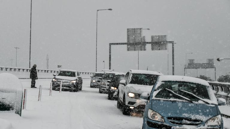 Παραμένει το χάος στην Αττική Οδό - Εγκλωβισμένοι οδηγοί από το πρωί - Παρέμβαση εισαγγελέα 