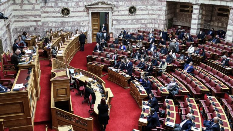 LIVE: Συζήτηση στην Ολομέλεια της Βουλής επί της πρότασης δυσπιστίας του ΣΥΡΙΖΑ κατά της κυβέρνησης