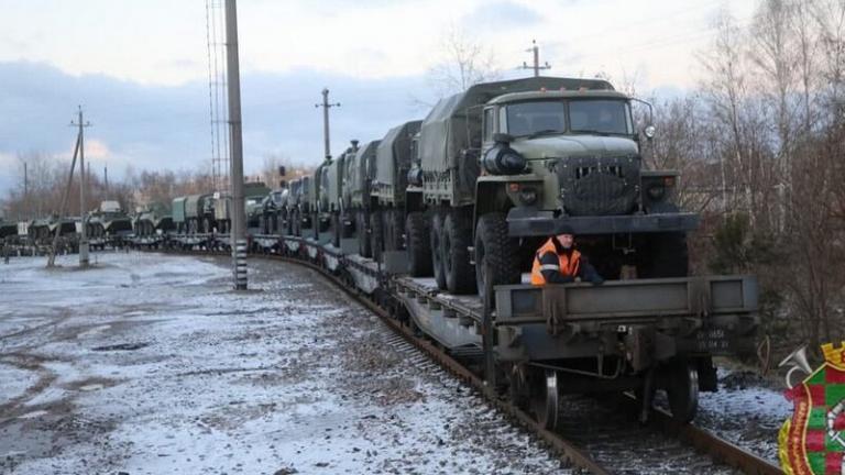 Προετοιμασίες πολέμου; Οι ΗΠΑ έδωσαν άδεια στις χώρες της Βαλτικής να μεταφέρουν αμερικανικής κατασκευής όπλα στην Ουκρανία