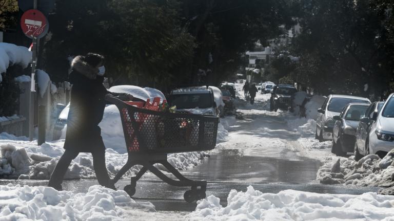 Πώς λειτουργούν σήμερα σχολεία, δημόσιο και μέσα μεταφοράς