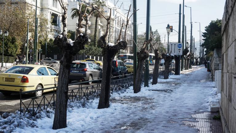 Αττική: Oι λεωφόροι με προβλήματα λόγω χιονιού και πάγου - Δείτε live την κίνηση  