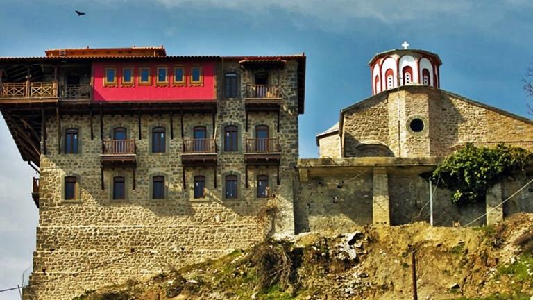 Η Μονή Παναγίας Κορώνης και ο Άγιος Σεραφείμ  