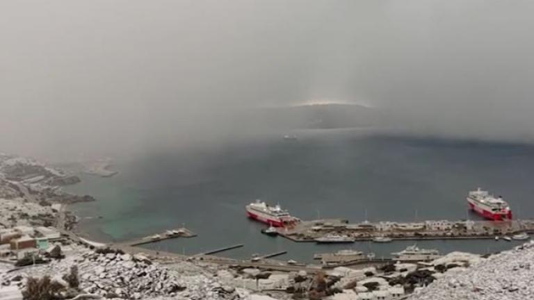 Η Μύκονος "ντύθηκε" στα λευκά 