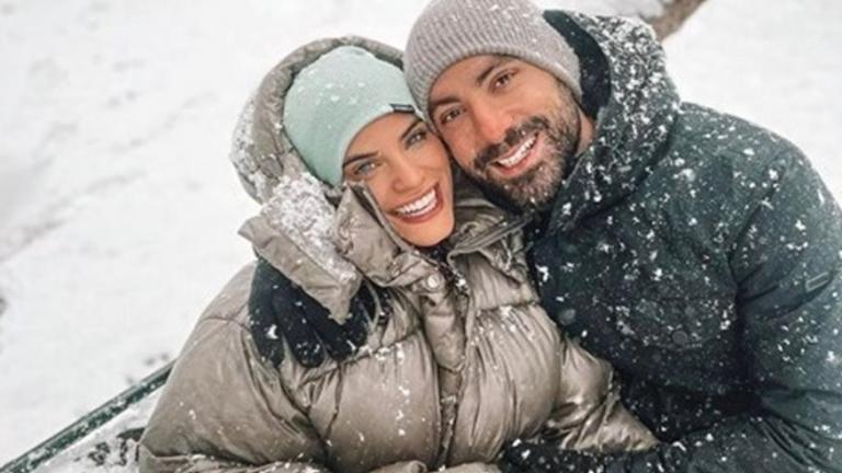 Σάκης Τανιμανίδης-Χριστίνα Μπόμπα: Ξάπλωσαν στα χιόνια αγκαλιά με τις κόρες τους! 