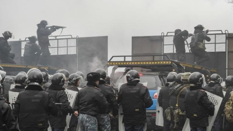 Χάος στο Καζακστάν: Διαδηλωτές κατέλαβαν το αεροδρόμιο του Αλμάτι -  Σε κατάσταση έκτακτης ανάγκης κηρύχθηκε η χώρα