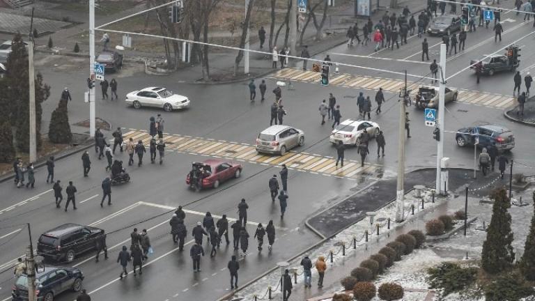 Καζακστάν: Στρατιώτες πυροβολούν εναντίον διαδηλωτών στην κεντρική πλατεία του Αλμάτι