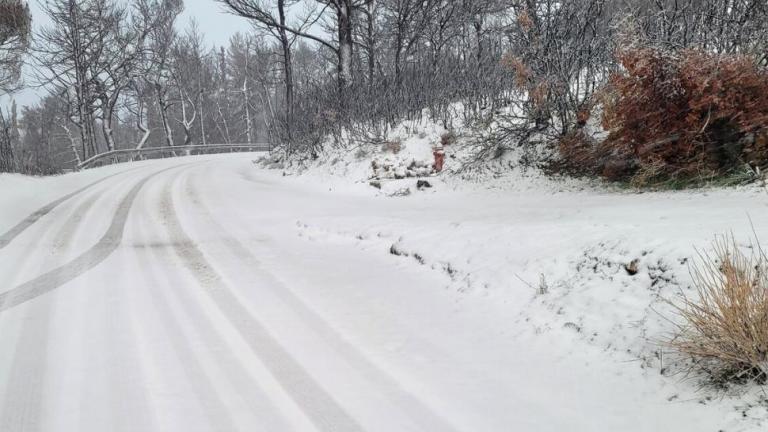 Διακοπή κυκλοφορίας λόγω χιονόπτωσης στη Λεωφόρο Πάρνηθας - Αεροχείμαρρος φέρνει πολικές θερμοκρασίες στη χώρα