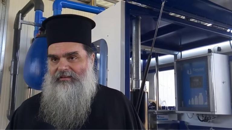 Ο παπα-Κώστας ξαναπήρε το όπλο του...