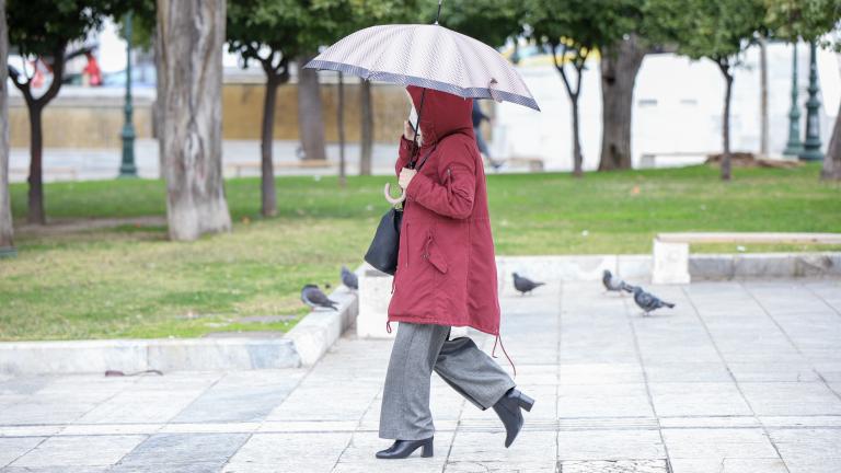 Καιρός για Σάββατο 12/2: Βροχές και πτώση της θερμοκρασίας