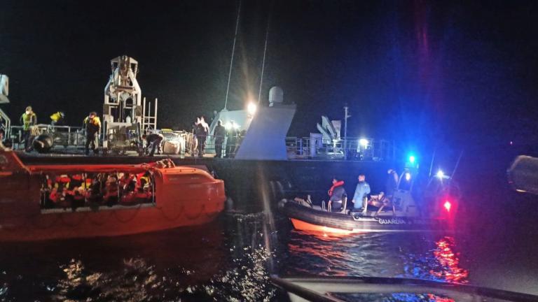 Συνεχίζει να φλέγεται το πλοίο «Euroferry Olympia»: Σταμάτησαν οι έρευνες στο εσωτερικό του πλοίου - – 12 οι αγνούμενοι