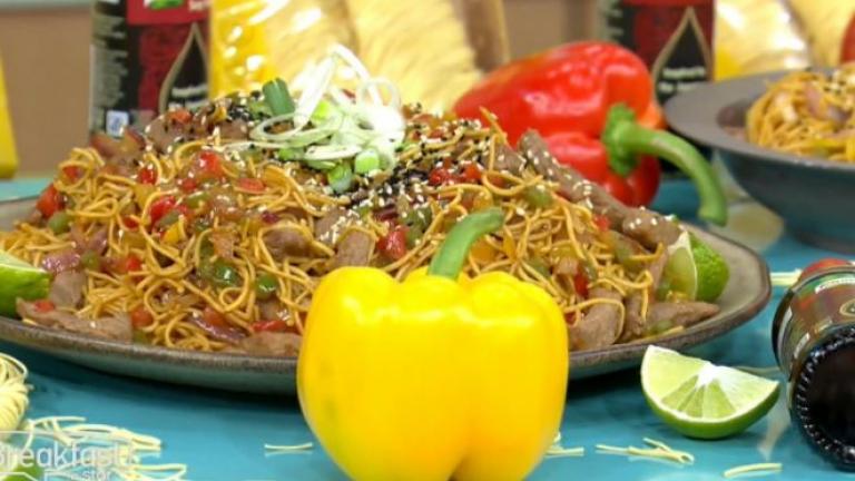 Noodles αυγού με μοσχαράκι και σάλτσα σόγιας 