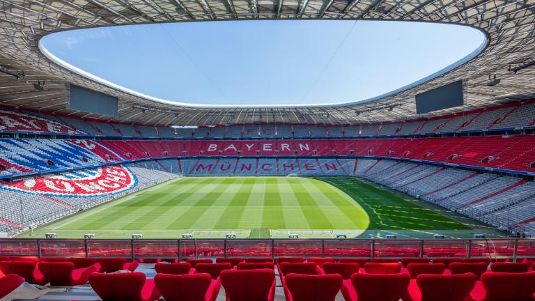 Μπάγερν Μονάχου: Στο πλευρό της Ουκρανίας - Η εικόνα του Allianz Arena (slideshow)