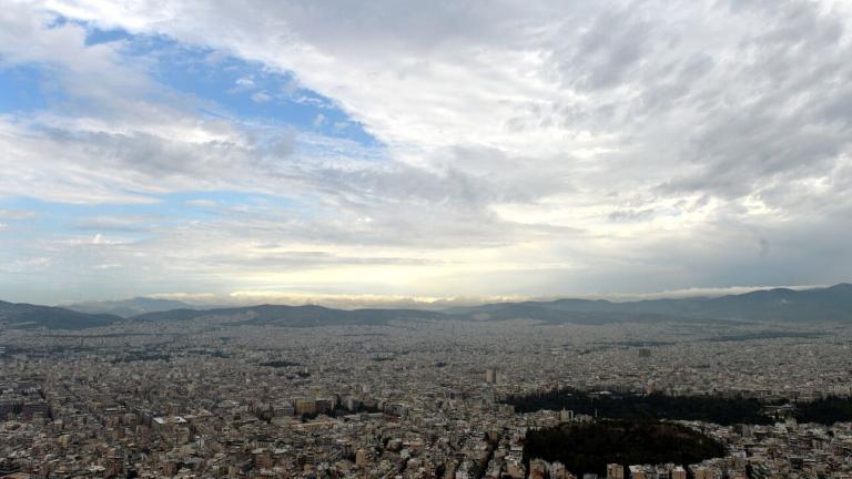 «Ανοιξιάτικη» Κυριακή με συννεφιά και ζέστη