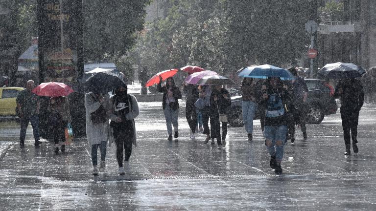 Εκτατο δελτίο καιρού: Η «Bianca» φέρνει καταιγίδες, χιονοπτώσεις και θυελλώδεις ανέμους